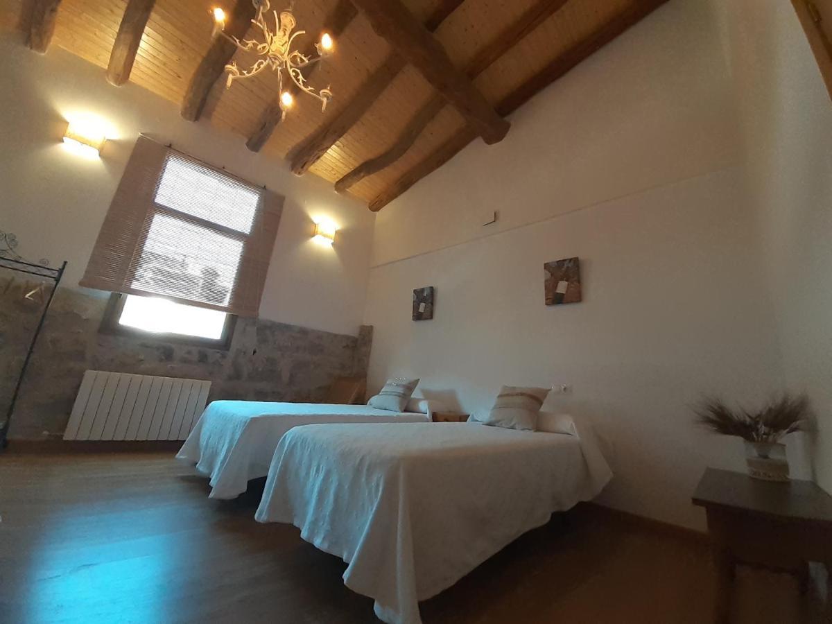לינה וארוחת בוקר Corbera Casa La Foradada מראה חיצוני תמונה