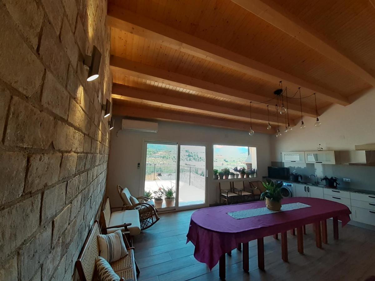 לינה וארוחת בוקר Corbera Casa La Foradada מראה חיצוני תמונה